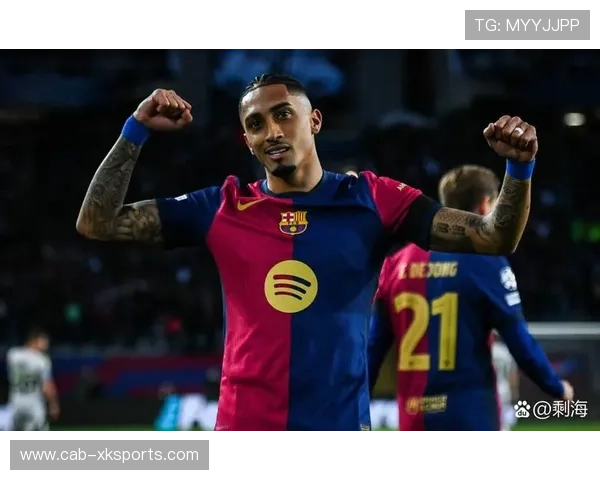 拉菲尼亚回传助攻队友门前补射入网