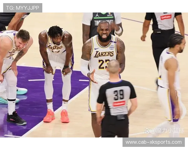 詹姆斯后仰命中关键投篮，湖人掌控局面